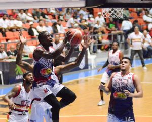 Pueblo Nuevo vence al Plaza y se acerca a final basquet Santiago