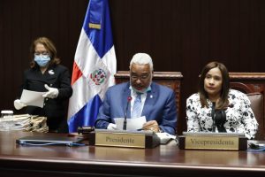 Presidente diputados es trasladado a clínica por malestar durante sesión