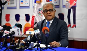 Gobierno R. Dominicana intervendrá empresas si no separan trabajadores