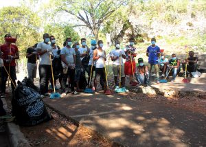 Dos días presos y recogida basura para un grupo violó toque de queda