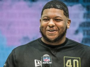 César Ruiz, el primer dominicano escogido para la NFL en 15 años