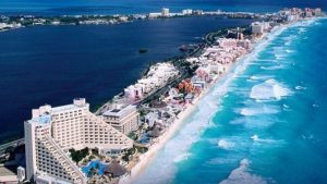 Doce mil turistas siguen varados en el Caribe mexicano