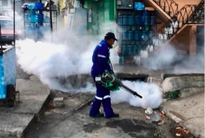 Empresa candidato del PLD extiende jornada de fumigación en barrios SD