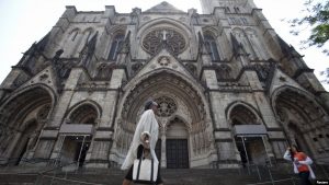 Sombría situación en EEU, catedral de NY se convierte en hospital