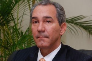 OPINION: ¿Puede el Presidente permanecer más allá del 16 de agosto?