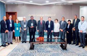 JCE y Comisión de Acompañamiento debaten sobre comicios dominicanos