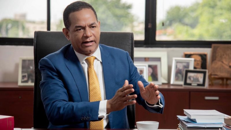 Santiago tendrá más ventiladores, dice el senador Julio C. Valentín imagen