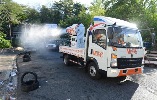 MOPC realiza desinfección masiva en pueblos y ciudades por COVID-19 imagen