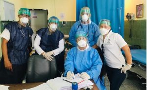 UNPHU produce semanalmente 500  máscaras para personal médico de RD