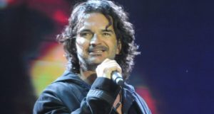 Ricardo Arjona hará un disco con interpretaciones de sus fanáticos
