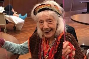 Mujer de 101 años sobrevive a gripe española, cáncer y Covid-19