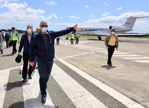 Avión de Gonzalo retornará a RD a 11 médicos varados en venezuela