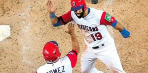 José Bautista podría cambiar a la posición de lanzador con la RD
