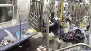 Alcalde NY pide cerrar estaciones tren para bajar invasión de homeless