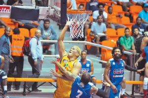 Quintetos pasan de 3 mil rebotes en torneo basquet de Santiago