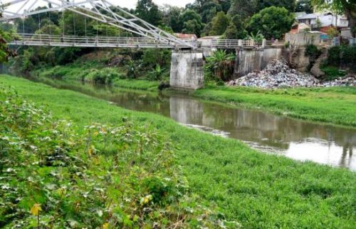 Encuentran feto de unos siete meses en rio Yaque del Norte imagen