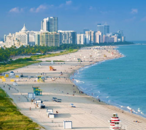 Autoridades mantienen cerradas las playas de Miami por COVID-19