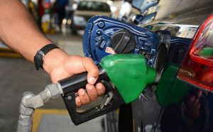 Gobierno sube el gas; rebaja los precios de los demás combustibles