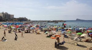 Españoles esperan fin de crisis
para escaparse a las playas