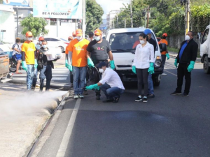 Alcalde a violadores toque de queda: «Chance es desinfectando Santiago»
