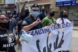 NUEVA JERSEY: Policías se unen a protestas en condado de Camden