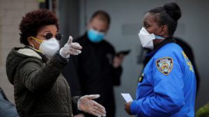 Policía de Nueva York seguirá imponiendo distanciamiento
