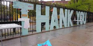 Levantan altar en Nueva York en honor a las víctimas de coronavirus Levantan altar en Nueva York en honor a las víctimas de coronavirus