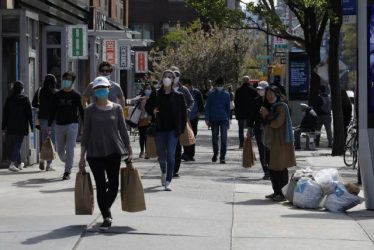 Mientras muertes siguen a la baja, NY comienza reapertura económica Mientras muertes siguen a la baja, NY comienza reapertura económica