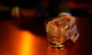 Salud Pública advierte que bebidas alcohólicas no protegen coronavirus