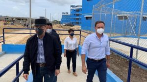 Medina recorre obras en construcción de la nueva cárcel de La Victoria