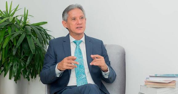 Economista Ng Cortiñas plantea plan “Préstate tú mismo” para despedidos imagen