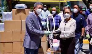Leonel dona ventilador y mascarillas a hospitales de Ocoa y Azua