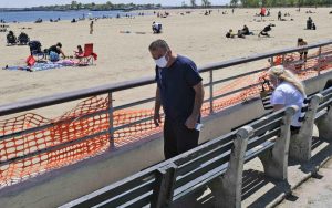 Hispano muere ahogado en playa de Nueva York está cerrada a bañistas