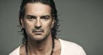 Cantante Ricardo Arjona lanza su disco “Blanco” de manera exclusiva