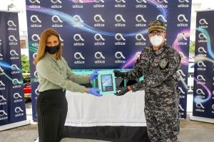 Altice promueve seguridad al donar tabletas a la Policía Nacional