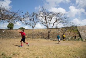 El béisbol amateur se refugia de las calles en la República Dominicana