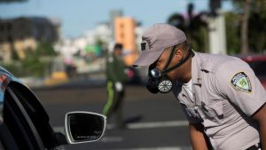 Más de 100 policías dominicanos infectados con la COVID-19