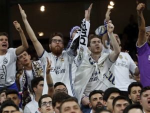 España contempla regreso de hinchas a estadios de fútbol