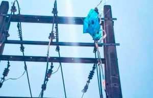 Muere hombre electrocutado al volar chichigua sector Bella Vista Santiago