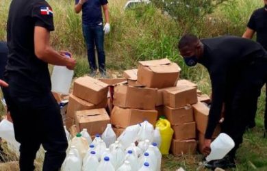 Incautan miles de botellas y galones de clerén en zonas Santiago y Moca