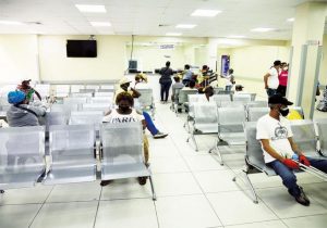 Centros de salud privados Santiago reinician consultas, con mascarillas Centros de salud privados Santiago reinician consultas, con mascarillas