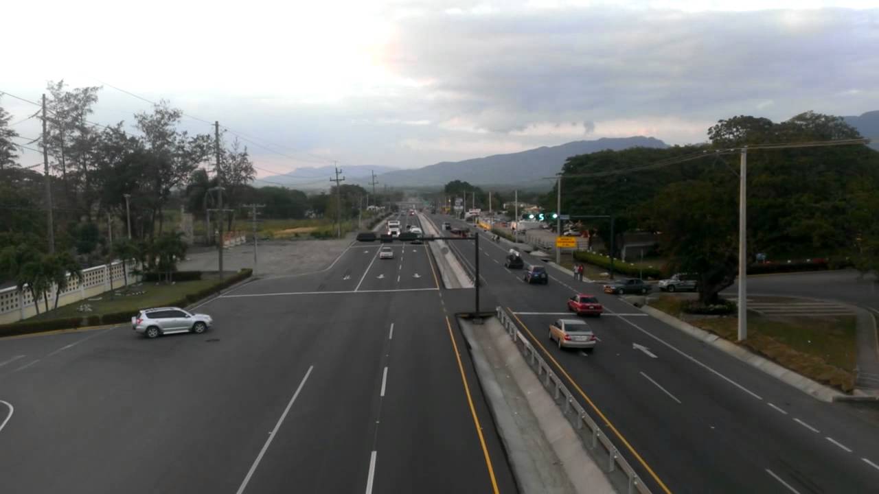 Circulación de vehiculos aumenta en calles y avenidas ciudad de Santiago imagen