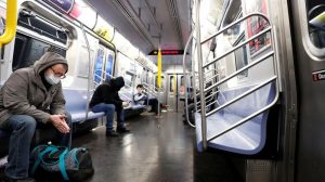 NY piensa adoptar medida de 1918 para evitar contagios en el metro