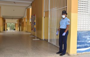 Continúan entregas de alimentos en escuelas de la República Dominicana