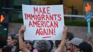 Aprueban ley que prohíbe uso del término “inmigrante ilegal” en NY