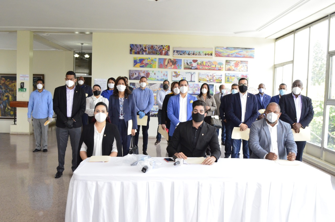 Bloque de Regidores del PLD de Santiago apoya a Abel Martínez imagen