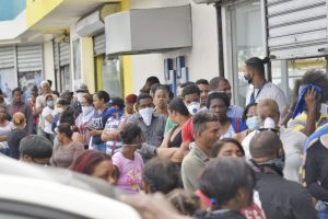 Ministro pide evitar aglomeraciones porque COVID «no ha desaparecido»