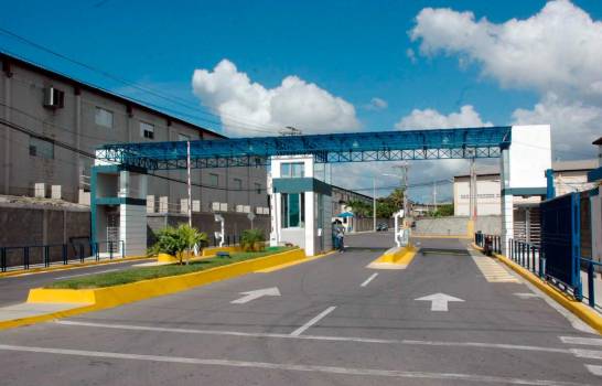 SANTIAGO: 40 empresas zona franca reinician labores; otros piden abrir imagen