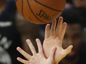 NBA sorprende con despidos de personal antes de su reinicio