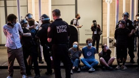 Fiscalía de Nueva York no imputará a manifestantes por delitos leves Fiscalía de Nueva York no imputará a manifestantes por delitos leves
